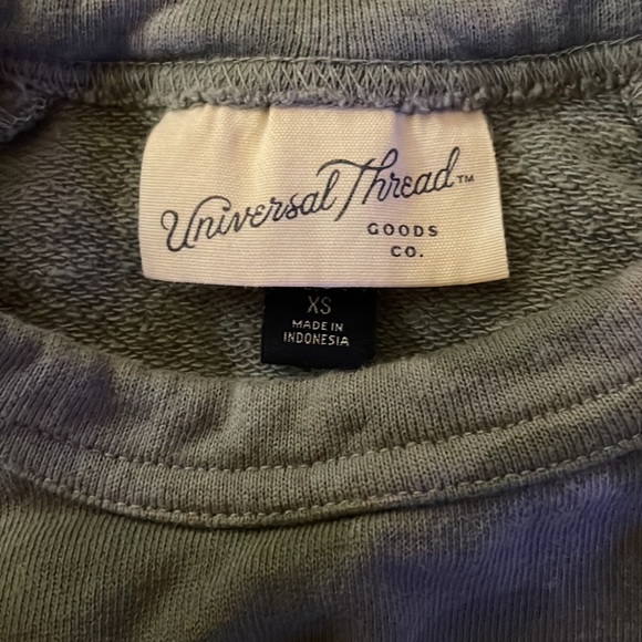 Universal Threads Sweater - Picture 2 of 3